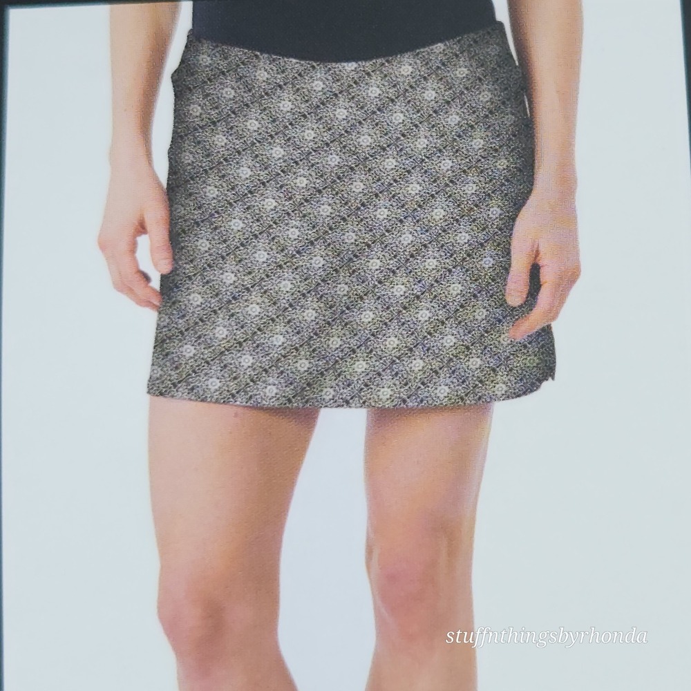 Tranquility by Colorado Clothing Co Athletic Skort B&W Abstract Print Size XL